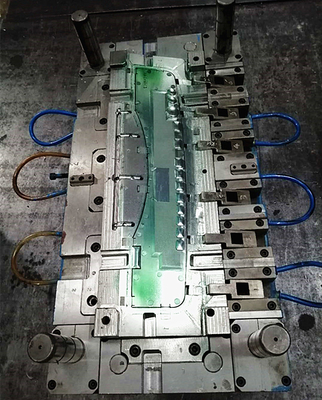 Los componentes automotrices de encargo del diseño del OEM moldean el moldeo por inyección plástico